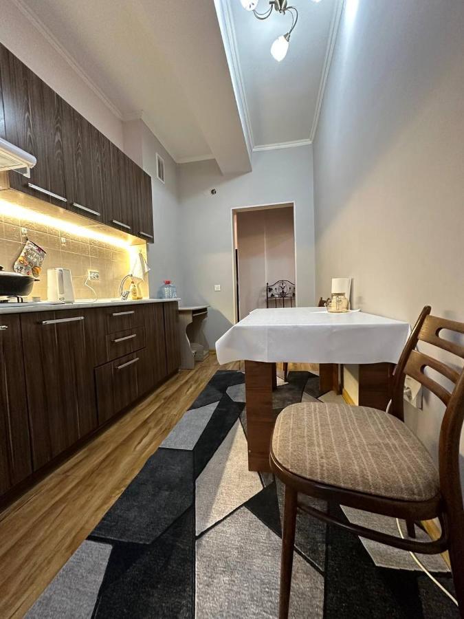 1-Room Apart. 21 On Usenbaeva 52 Near Eurasia Shopping Center Bishkek Exterior photo