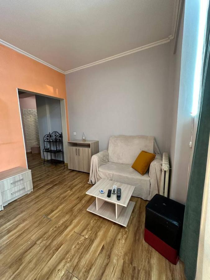 1-Room Apart. 21 On Usenbaeva 52 Near Eurasia Shopping Center Bishkek Exterior photo