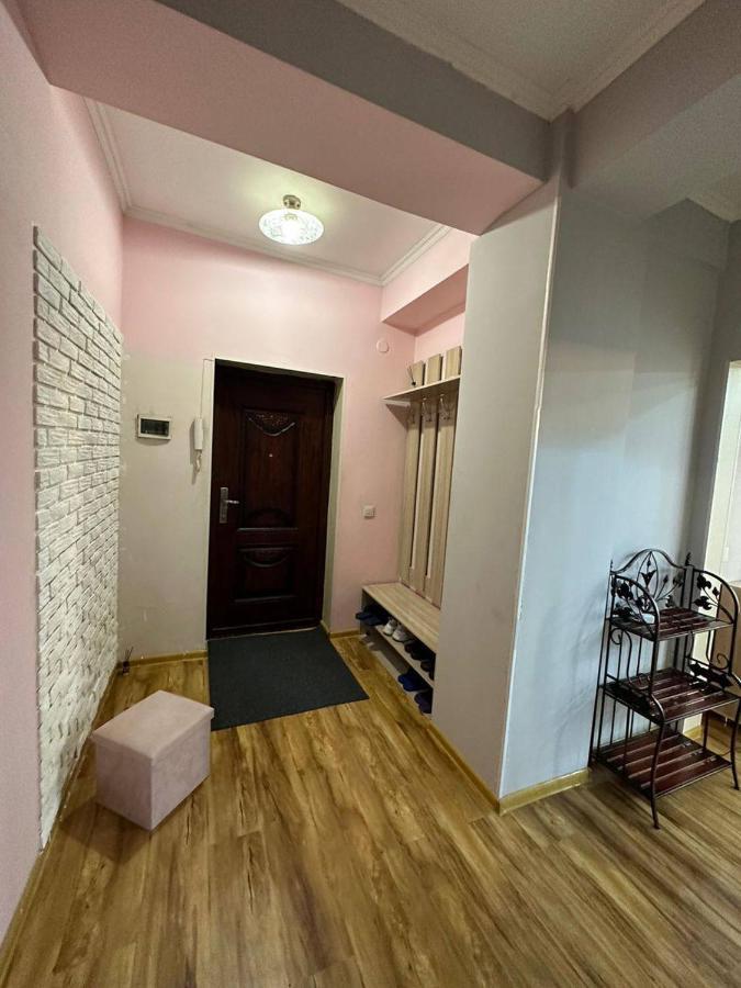 1-Room Apart. 21 On Usenbaeva 52 Near Eurasia Shopping Center Bishkek Exterior photo