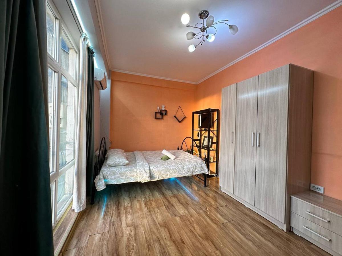 1-Room Apart. 21 On Usenbaeva 52 Near Eurasia Shopping Center Bishkek Exterior photo