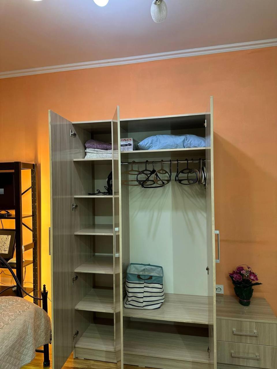 1-Room Apart. 21 On Usenbaeva 52 Near Eurasia Shopping Center Bishkek Exterior photo